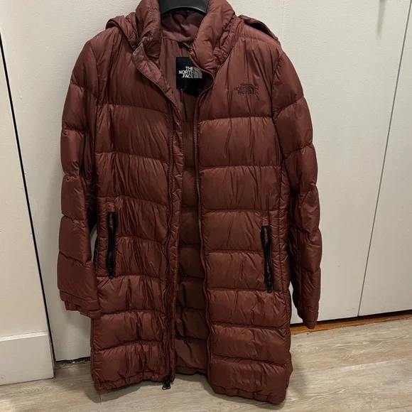 The North Face Woman’s Puffer Coat - Picture 2 of 4